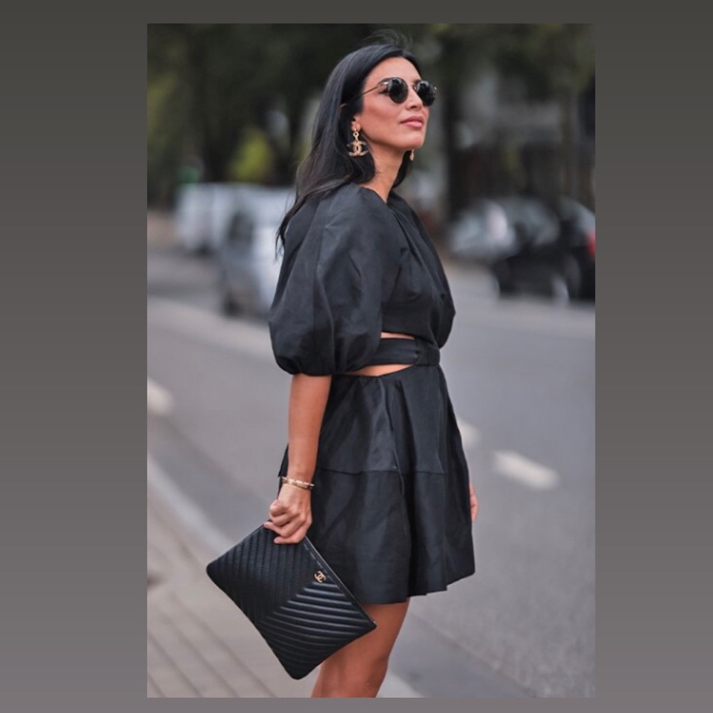 CHANEL CLUTCH - Picture 12 of 16